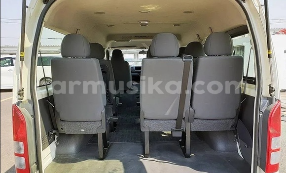 Acheter Occasion Voiture Toyota Hiace Blanc à Beitbridge, Matabeleland South Acheter Occasion Voiture Toyota Hiace Blanc à Beitbridge, Matabeleland South