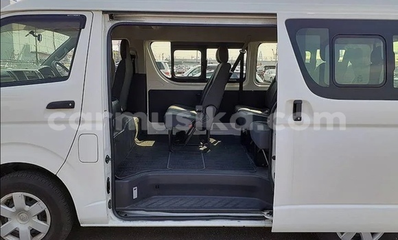 Acheter Occasion Voiture Toyota Hiace Blanc à Beitbridge, Matabeleland South Acheter Occasion Voiture Toyota Hiace Blanc à Beitbridge, Matabeleland South