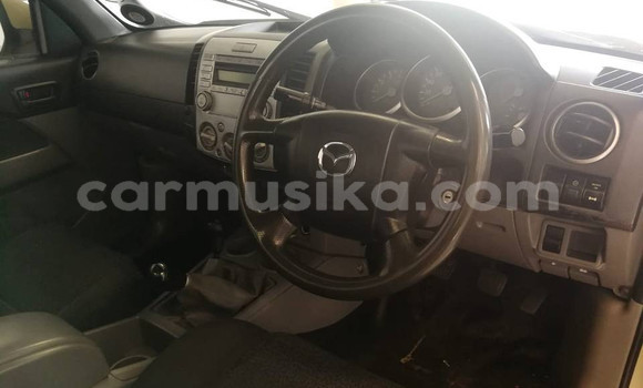 Acheter Occasion Voiture Mazda BT-50 Beige à Beitbridge, Matabeleland South Acheter Occasion Voiture Mazda BT-50 Beige à Beitbridge, Matabeleland South