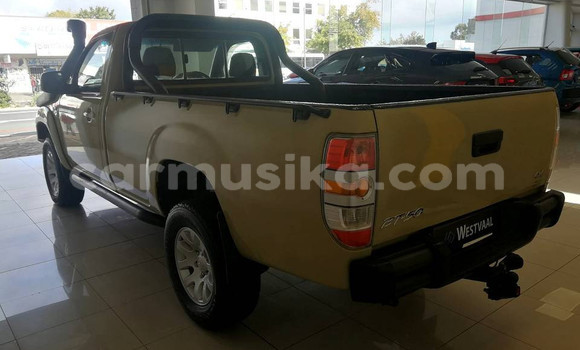 Acheter Occasion Voiture Mazda BT-50 Beige à Beitbridge, Matabeleland South Acheter Occasion Voiture Mazda BT-50 Beige à Beitbridge, Matabeleland South