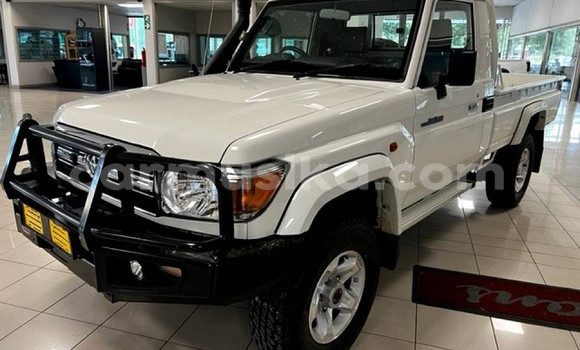 Buy Used Toyota Land Cruiser White Car in Beitbridge in Matabeleland South