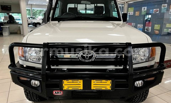 Buy Used Toyota Land Cruiser White Car in Beitbridge in Matabeleland South Buy Used Toyota Land Cruiser White Car in Beitbridge in Matabeleland South