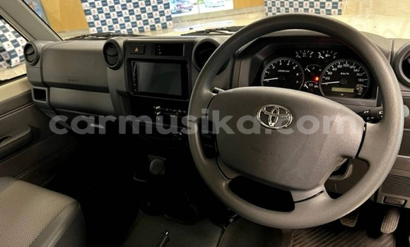 Buy Used Toyota Land Cruiser White Car in Beitbridge in Matabeleland South Buy Used Toyota Land Cruiser White Car in Beitbridge in Matabeleland South