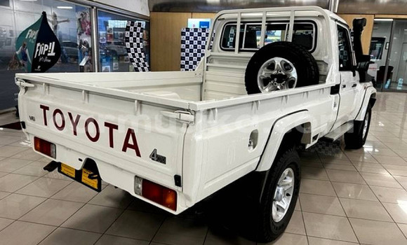Buy Used Toyota Land Cruiser White Car in Beitbridge in Matabeleland South Buy Used Toyota Land Cruiser White Car in Beitbridge in Matabeleland South