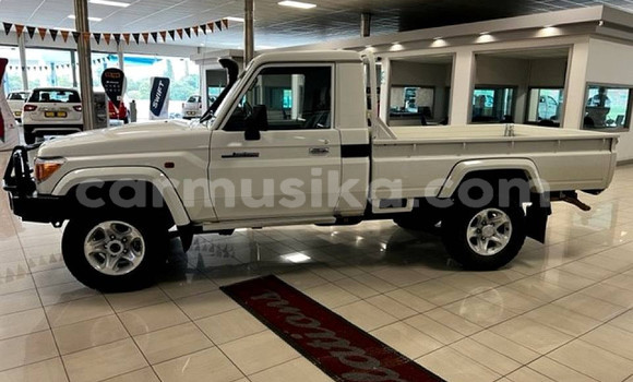 Buy Used Toyota Land Cruiser White Car in Beitbridge in Matabeleland South Buy Used Toyota Land Cruiser White Car in Beitbridge in Matabeleland South