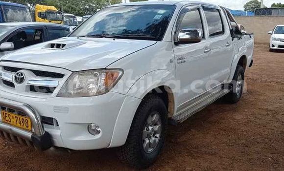 Tenga Tsaru Toyota Hilux Chena Mota in Harare in Harare Tenga Tsaru Toyota Hilux Chena Mota in Harare in Harare