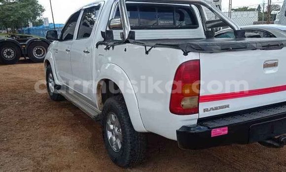 Tenga Tsaru Toyota Hilux Chena Mota in Harare in Harare Tenga Tsaru Toyota Hilux Chena Mota in Harare in Harare