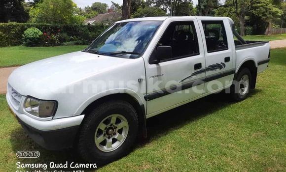 Tenga Tsaru Isuzu KB Chena Mota in Harare in Harare Tenga Tsaru Isuzu KB Chena Mota in Harare in Harare