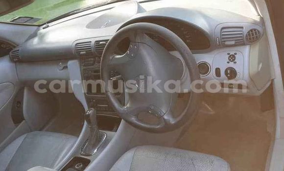 Tenga Tsaru Mercedes-Benz C-Classe Bhuruu Mota in Harare in Harare Tenga Tsaru Mercedes-Benz C-Classe Bhuruu Mota in Harare in Harare