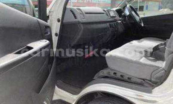 Tenga Tsaru Toyota Hiace Chena Mota in Beitbridge in Matabeleland South Tenga Tsaru Toyota Hiace Chena Mota in Beitbridge in Matabeleland South