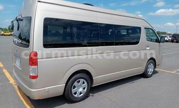 Acheter Occasion Voiture Toyota Hiace Beige à Beitbridge, Matabeleland South Acheter Occasion Voiture Toyota Hiace Beige à Beitbridge, Matabeleland South