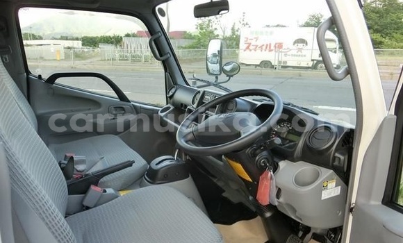 Nunua Ilio tumika Toyota Dyna Nyeupe Lori ndani ya Beitbridge nchini Matabeleland Kusini Nunua Ilio tumika Toyota Dyna Nyeupe Lori ndani ya Beitbridge nchini Matabeleland Kusini