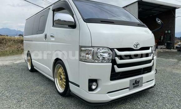 Buy Used Toyota Hiace White Car in Beitbridge in Matabeleland South