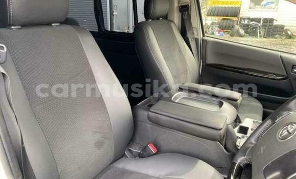 Buy Used Toyota Hiace White Car in Beitbridge in Matabeleland South Buy Used Toyota Hiace White Car in Beitbridge in Matabeleland South