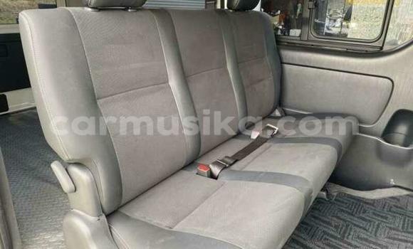 Buy Used Toyota Hiace White Car in Beitbridge in Matabeleland South Buy Used Toyota Hiace White Car in Beitbridge in Matabeleland South