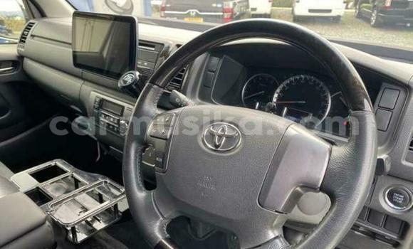 Buy Used Toyota Hiace White Car in Beitbridge in Matabeleland South Buy Used Toyota Hiace White Car in Beitbridge in Matabeleland South