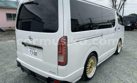 Buy Used Toyota Hiace White Car in Beitbridge in Matabeleland South Buy Used Toyota Hiace White Car in Beitbridge in Matabeleland South