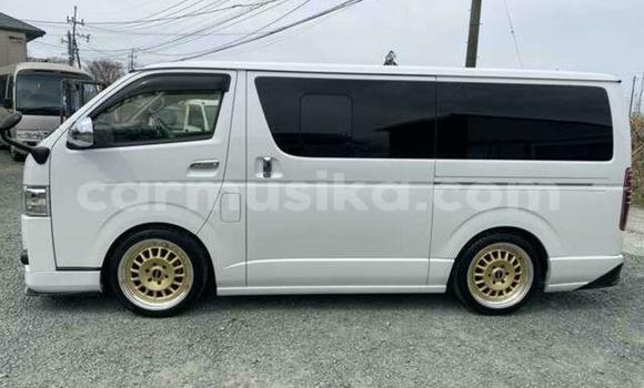 Buy Used Toyota Hiace White Car in Beitbridge in Matabeleland South Buy Used Toyota Hiace White Car in Beitbridge in Matabeleland South