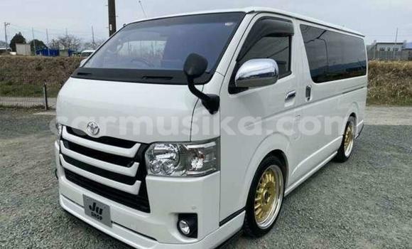Buy Used Toyota Hiace White Car in Beitbridge in Matabeleland South Buy Used Toyota Hiace White Car in Beitbridge in Matabeleland South