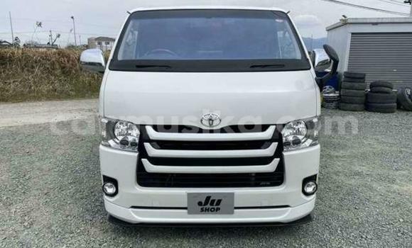 Buy Used Toyota Hiace White Car in Beitbridge in Matabeleland South Buy Used Toyota Hiace White Car in Beitbridge in Matabeleland South