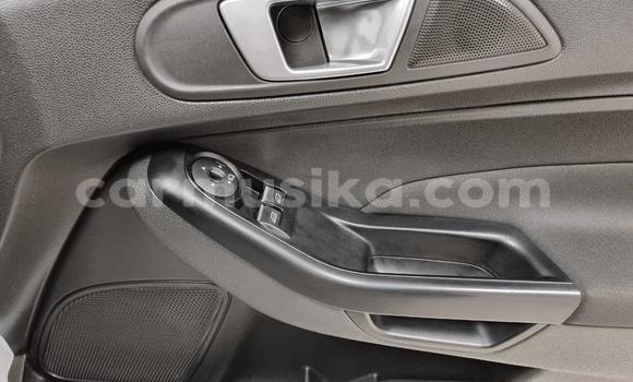 Nunua Ilio tumika Ford Fiesta ST Nyeupe Gari ndani ya Beitbridge nchini Matabeleland Kusini Nunua Ilio tumika Ford Fiesta ST Nyeupe Gari ndani ya Beitbridge nchini Matabeleland Kusini