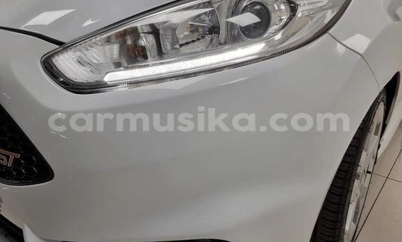 Nunua Ilio tumika Ford Fiesta ST Nyeupe Gari ndani ya Beitbridge nchini Matabeleland Kusini Nunua Ilio tumika Ford Fiesta ST Nyeupe Gari ndani ya Beitbridge nchini Matabeleland Kusini