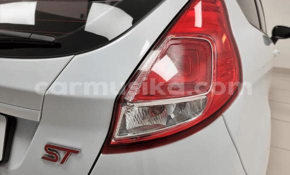 Nunua Ilio tumika Ford Fiesta ST Nyeupe Gari ndani ya Beitbridge nchini Matabeleland Kusini Nunua Ilio tumika Ford Fiesta ST Nyeupe Gari ndani ya Beitbridge nchini Matabeleland Kusini