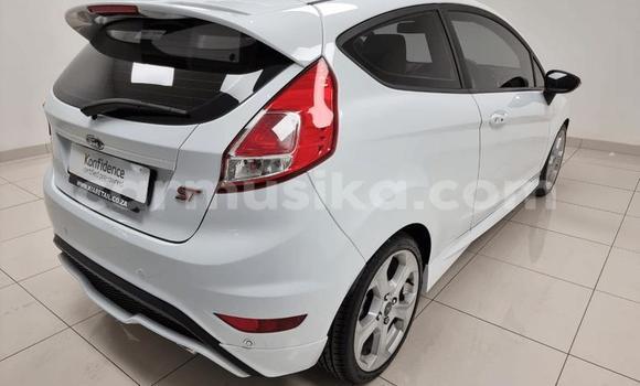 Nunua Ilio tumika Ford Fiesta ST Nyeupe Gari ndani ya Beitbridge nchini Matabeleland Kusini Nunua Ilio tumika Ford Fiesta ST Nyeupe Gari ndani ya Beitbridge nchini Matabeleland Kusini