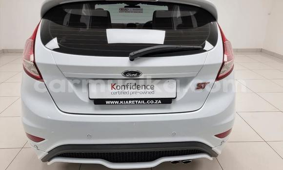 Nunua Ilio tumika Ford Fiesta ST Nyeupe Gari ndani ya Beitbridge nchini Matabeleland Kusini Nunua Ilio tumika Ford Fiesta ST Nyeupe Gari ndani ya Beitbridge nchini Matabeleland Kusini