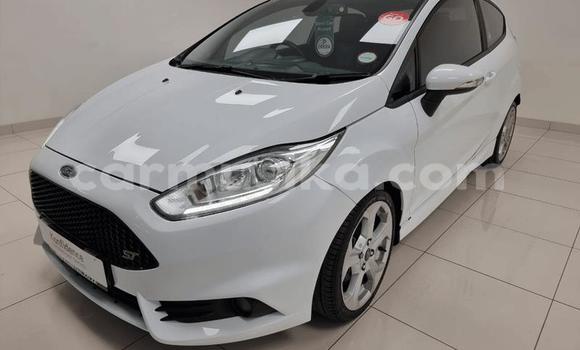 Nunua Ilio tumika Ford Fiesta ST Nyeupe Gari ndani ya Beitbridge nchini Matabeleland Kusini Nunua Ilio tumika Ford Fiesta ST Nyeupe Gari ndani ya Beitbridge nchini Matabeleland Kusini