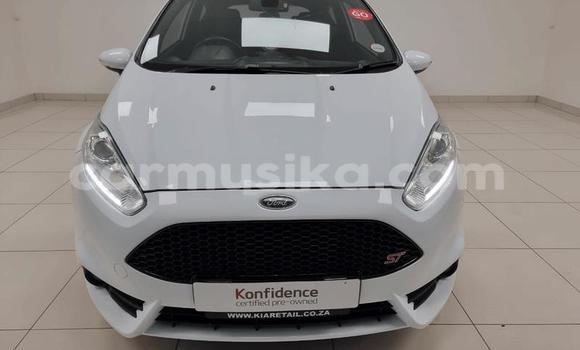 Nunua Ilio tumika Ford Fiesta ST Nyeupe Gari ndani ya Beitbridge nchini Matabeleland Kusini Nunua Ilio tumika Ford Fiesta ST Nyeupe Gari ndani ya Beitbridge nchini Matabeleland Kusini