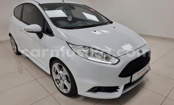 Nunua Ilio tumika Ford Fiesta ST Nyeupe Gari ndani ya Beitbridge nchini Matabeleland Kusini Nunua Ilio tumika Ford Fiesta ST Nyeupe Gari ndani ya Beitbridge nchini Matabeleland Kusini