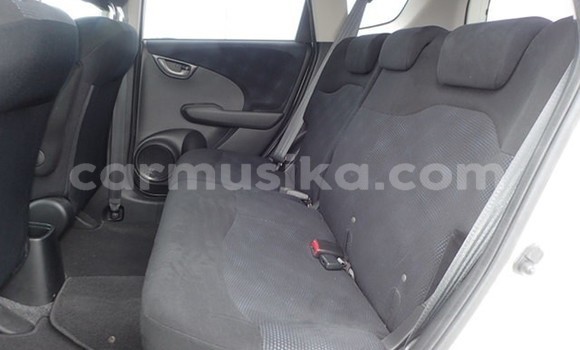 Nunua Ilio tumika Honda Fit Nyeupe Gari ndani ya Beitbridge nchini Matabeleland Kusini Nunua Ilio tumika Honda Fit Nyeupe Gari ndani ya Beitbridge nchini Matabeleland Kusini