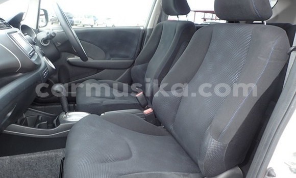 Nunua Ilio tumika Honda Fit Nyeupe Gari ndani ya Beitbridge nchini Matabeleland Kusini Nunua Ilio tumika Honda Fit Nyeupe Gari ndani ya Beitbridge nchini Matabeleland Kusini