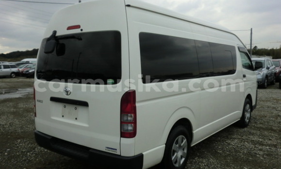 Acheter Occasion Voiture Toyota Hiace Blanc à Beitbridge, Matabeleland South Acheter Occasion Voiture Toyota Hiace Blanc à Beitbridge, Matabeleland South