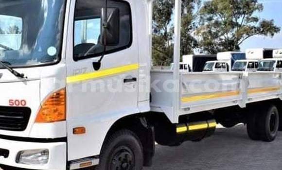 Acheter Occasion Utilitaire Hino Ranger Blanc à Beitbridge, Matabeleland South Acheter Occasion Utilitaire Hino Ranger Blanc à Beitbridge, Matabeleland South