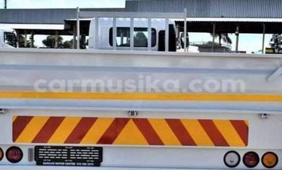 Acheter Occasion Utilitaire Hino Ranger Blanc à Beitbridge, Matabeleland South Acheter Occasion Utilitaire Hino Ranger Blanc à Beitbridge, Matabeleland South