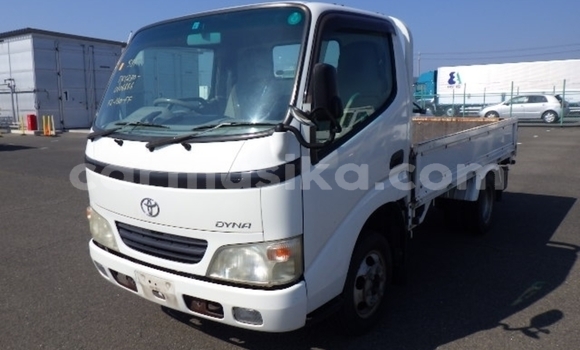 Buy Used Toyota Dyna White Truck in Beitbridge in Matabeleland South