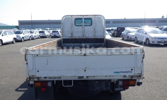 Tenga Tsaru Toyota Dyna Chena Rori in Beitbridge in Matabeleland South Tenga Tsaru Toyota Dyna Chena Rori in Beitbridge in Matabeleland South