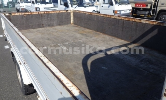 Tenga Tsaru Toyota Dyna Chena Rori in Beitbridge in Matabeleland South Tenga Tsaru Toyota Dyna Chena Rori in Beitbridge in Matabeleland South