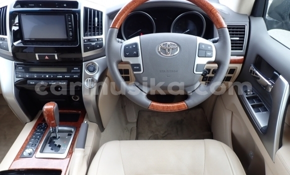 Buy Used Toyota Land Cruiser Black Car in Beitbridge in Matabeleland South Buy Used Toyota Land Cruiser Black Car in Beitbridge in Matabeleland South