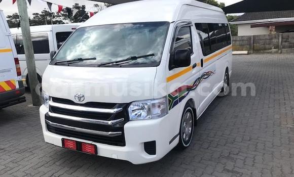 Buy Used Toyota Hiace White Car in Beitbridge in Matabeleland South