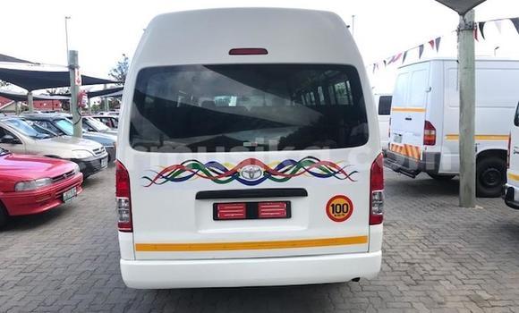 Buy Used Toyota Hiace White Car in Beitbridge in Matabeleland South Buy Used Toyota Hiace White Car in Beitbridge in Matabeleland South