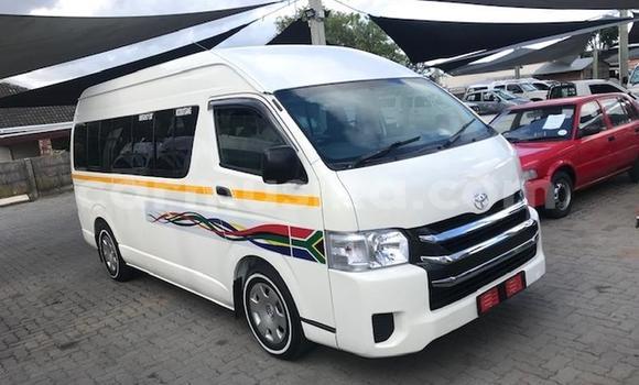Buy Used Toyota Hiace White Car in Beitbridge in Matabeleland South Buy Used Toyota Hiace White Car in Beitbridge in Matabeleland South