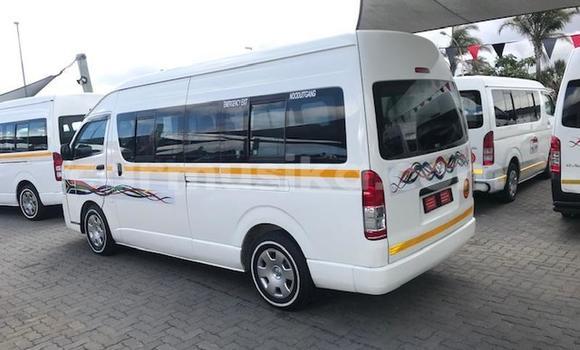 Buy Used Toyota Hiace White Car in Beitbridge in Matabeleland South Buy Used Toyota Hiace White Car in Beitbridge in Matabeleland South