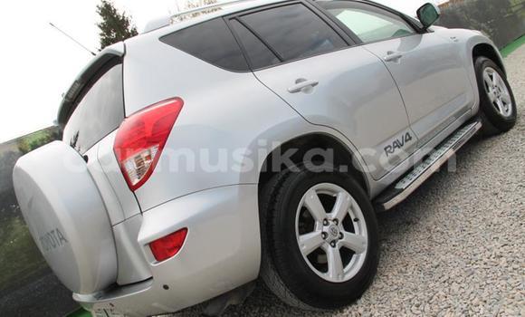 Nunua Ilio tumika Toyota RAV4 Fedha Gari ndani ya Kwekwe nchini Midlands Nunua Ilio tumika Toyota RAV4 Fedha Gari ndani ya Kwekwe nchini Midlands