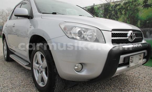 Nunua Ilio tumika Toyota RAV4 Fedha Gari ndani ya Kwekwe nchini Midlands Nunua Ilio tumika Toyota RAV4 Fedha Gari ndani ya Kwekwe nchini Midlands