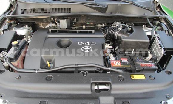 Nunua Ilio tumika Toyota RAV4 Fedha Gari ndani ya Kwekwe nchini Midlands Nunua Ilio tumika Toyota RAV4 Fedha Gari ndani ya Kwekwe nchini Midlands