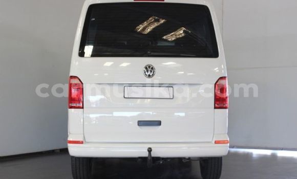 Acheter Occasion Voiture Volkswagen Multivan Blanc à Glen View, Harare Acheter Occasion Voiture Volkswagen Multivan Blanc à Glen View, Harare