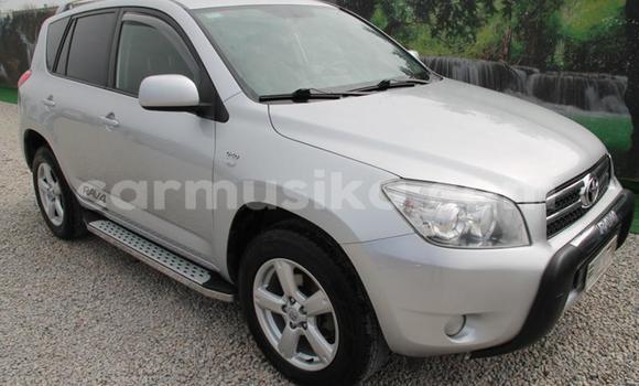 Nunua Ilio tumika Toyota RAV4 Fedha Gari ndani ya Kwekwe nchini Midlands Nunua Ilio tumika Toyota RAV4 Fedha Gari ndani ya Kwekwe nchini Midlands